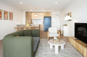 Stylish & Cozy 2B2B Apt with 2 Parking